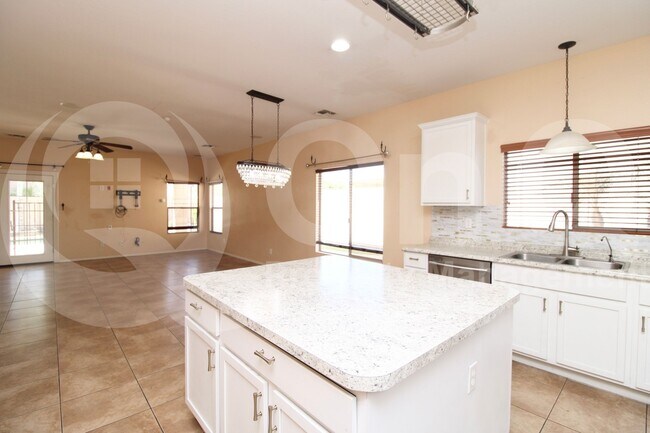 Building Photo - 14205 W Mauna Loa Ln