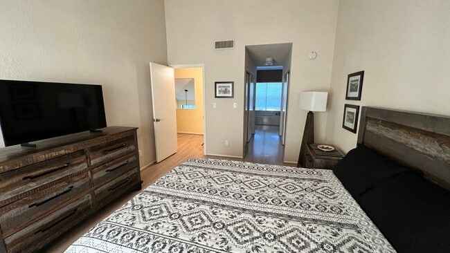 Building Photo - Furnished, 6-month minimum rental, Procure Only