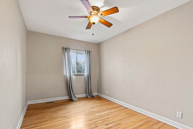 Building Photo - Charming Townhome in West Highlands!