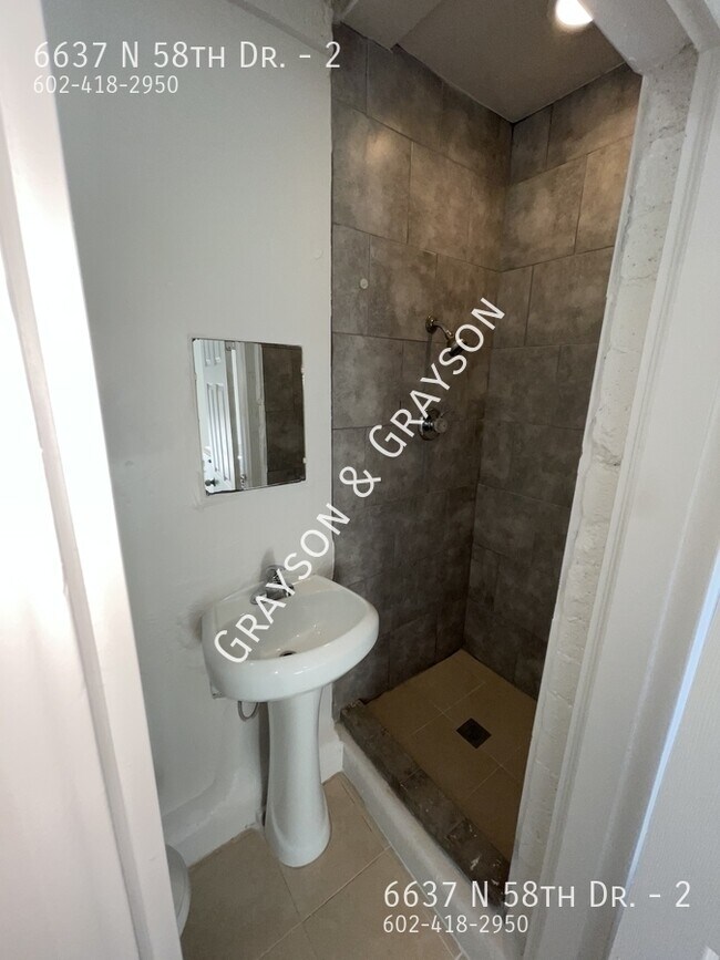 Building Photo - 6637 N 58th Dr