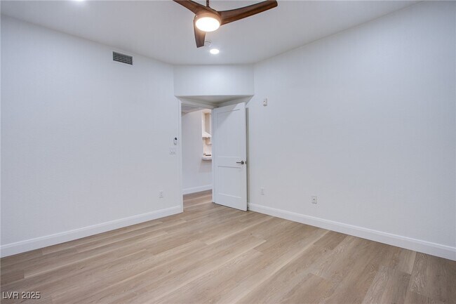 Building Photo - 7255 W Sunset Rd