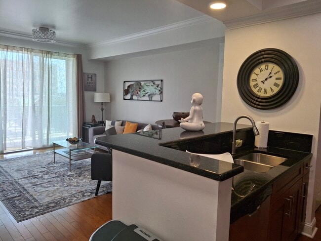 Building Photo - 300 W 5th St