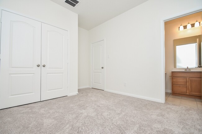 Building Photo - 8138 Leisure Pt Dr
