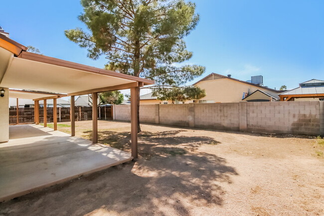 Building Photo - 8204 N 60th Dr
