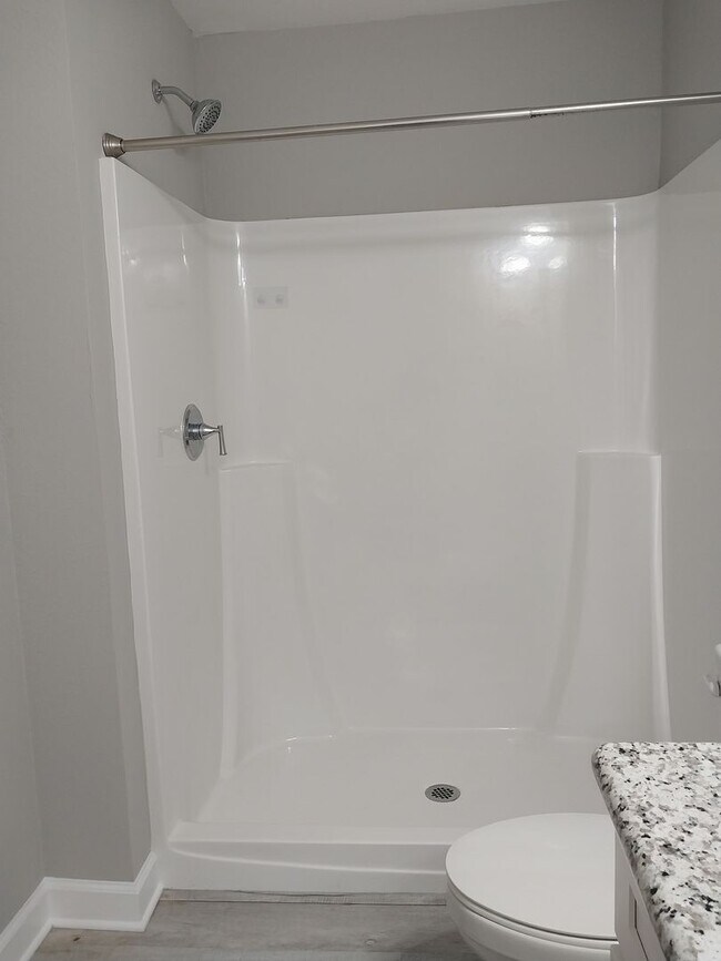 Building Photo - Gorgeous 3 Bedroom 2.5 Bath Townhome