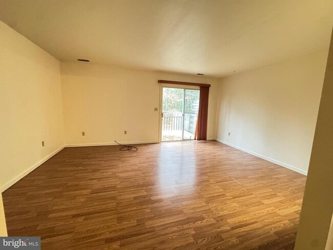 Building Photo - 16136 Clarence Ct