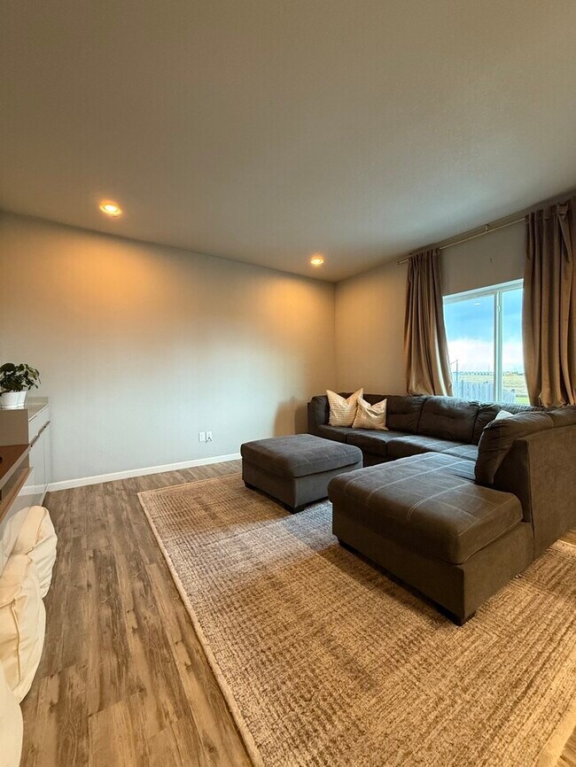 Building Photo - 3 Bed/2.5 Bath Home with Garage / Available Soon / Special Offer