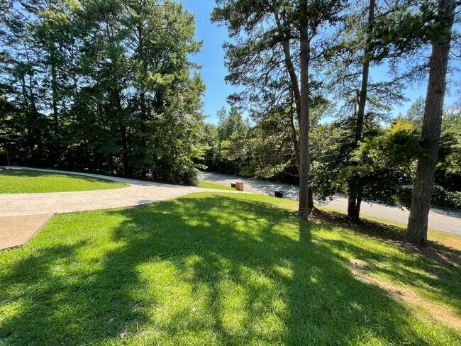 Building Photo - Secluded 2/1.5 Apartment East Rome $1,095