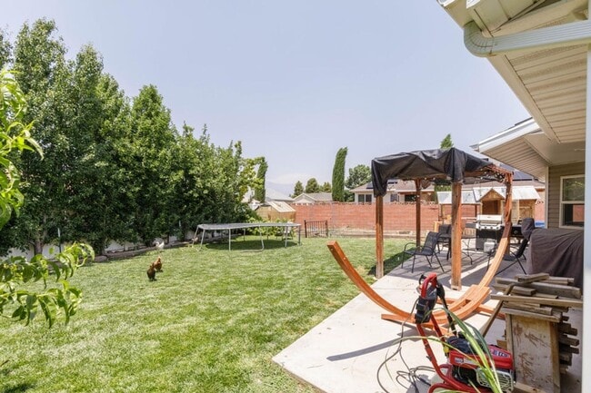 Building Photo - Charming 3 Bed, 2 Bath Home in Quiet Cul-d...