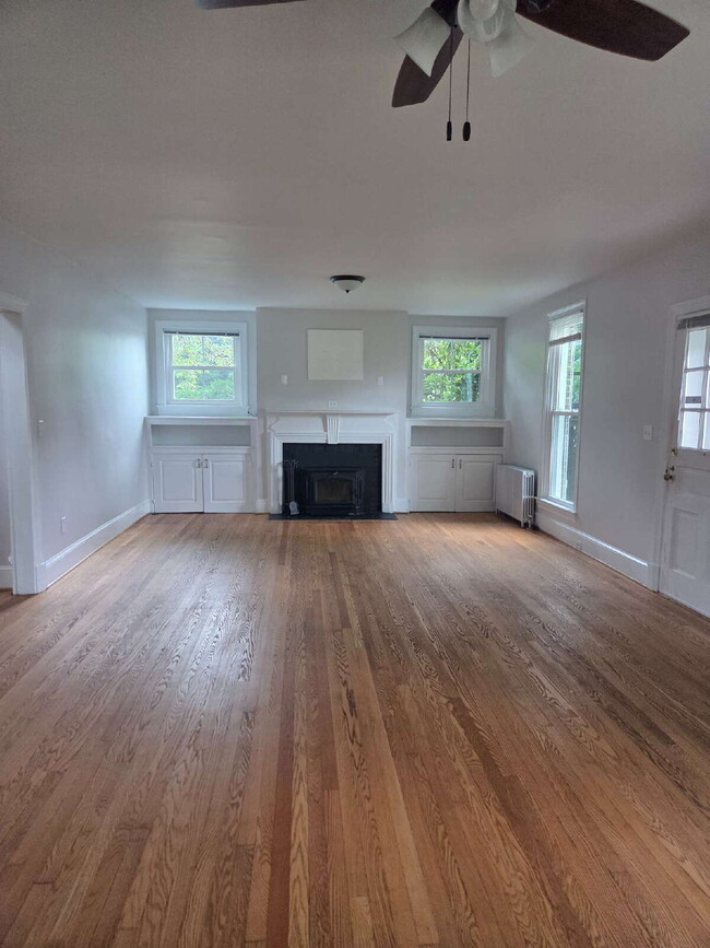 Building Photo - "Charming 4-Bed Gaithersburg Haven: Spacious 3,330 Sq. Ft. Home with Granite Countertops & Gleami...