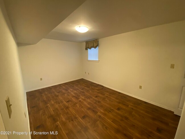 Building Photo - 32 Briarwood Way