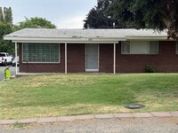 Building Photo - 4210 W Chestnut Ave