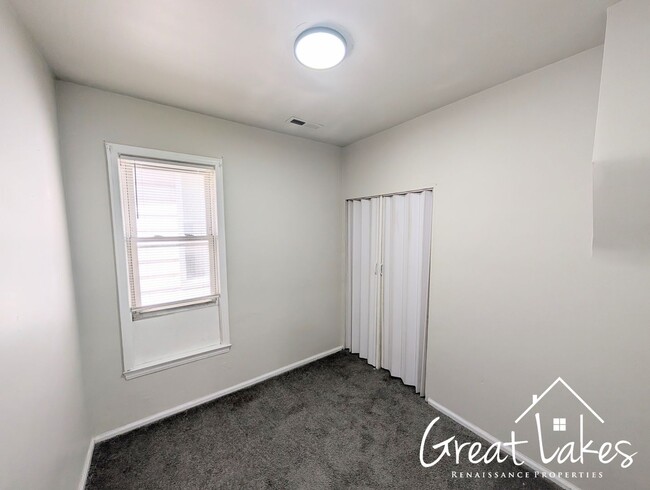 Building Photo - 5667 Anthon St