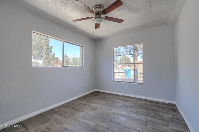 Building Photo - 10368 Potencia Dr