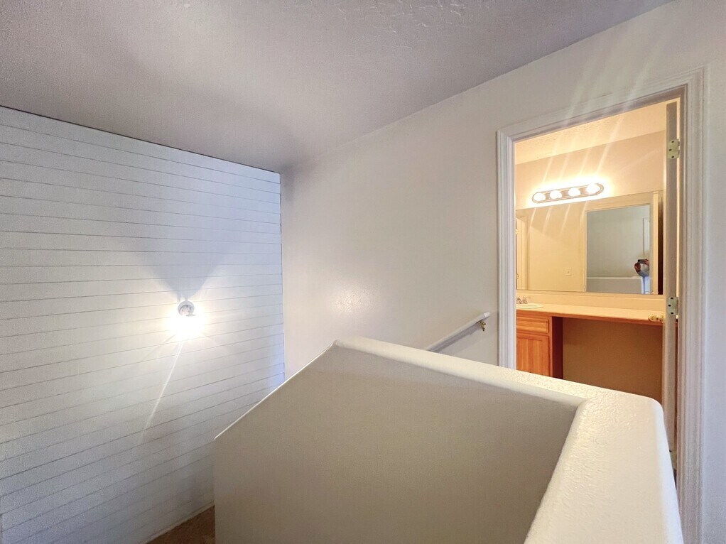 Building Photo - 9656 W Shelborne Dr