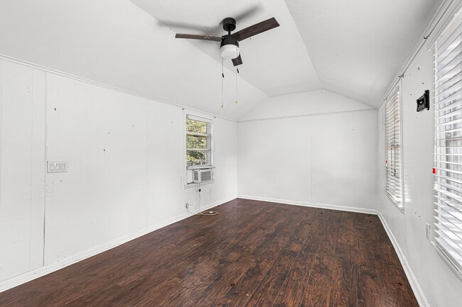 Building Photo - 618 Adams Ave