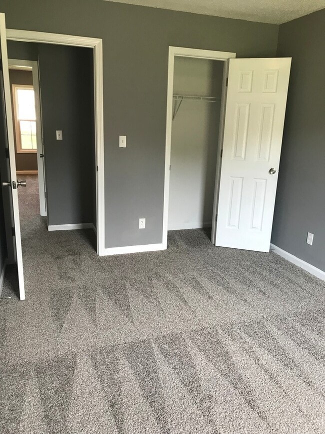 Building Photo - 3 Bedroom Pet Friendly Home For Rent!
