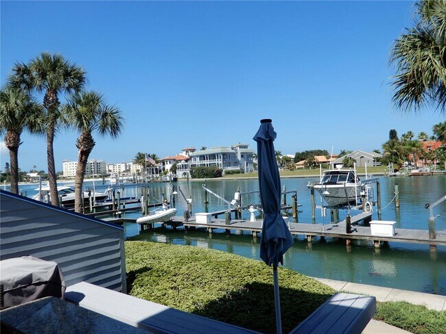 Primary Photo - 910 Pinellas Bayway S