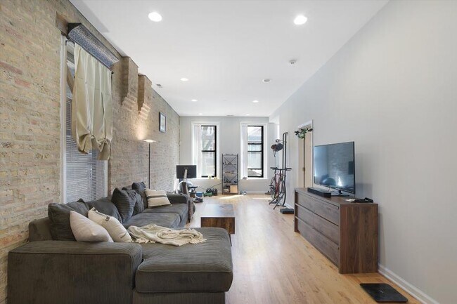 Building Photo - 2 bedroom in Chicago IL 60647