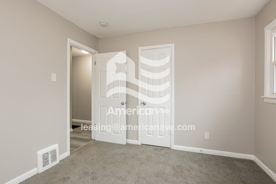 Building Photo - 1048 Renshaw Dr