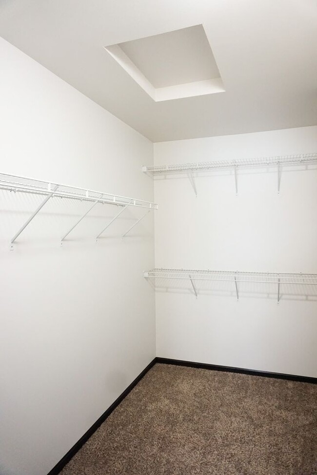 Building Photo - 3 Bed 3 Bath Twin Home