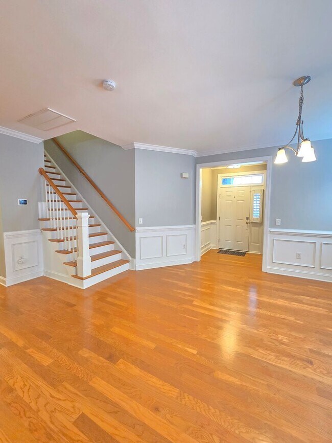 Building Photo - TOWNHOMES AT HOLLY GLEN - Gorgeous townhom...