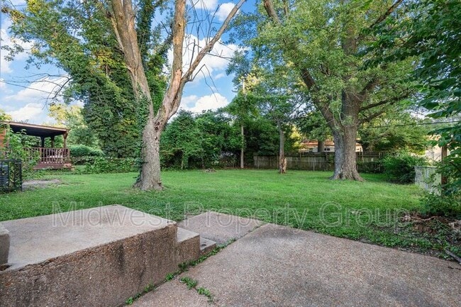 Building Photo - 1364 Farmview Ave