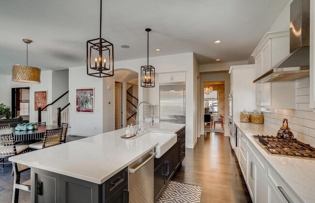 Building Photo - Executive & Modern 5BR/4BA Luxury Home. MO...