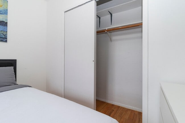 Building Photo - 248 E 91st St