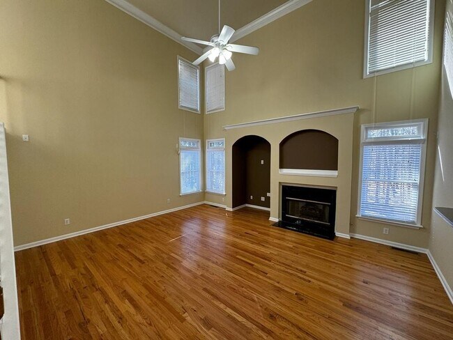 Building Photo - 2620 Springmonte Pl