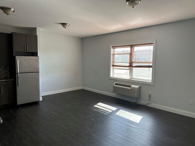 Building Photo - 422-424 63rd St-401-401