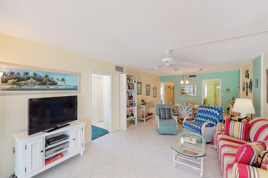 Building Photo - 5300 Gulf Dr