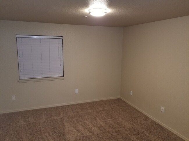 Building Photo - Upgraded West-Flagstaff Condo in the Arbors - 2 Bed, 2 Bath - NO Students & NO Pets! - Avail. NOW!!