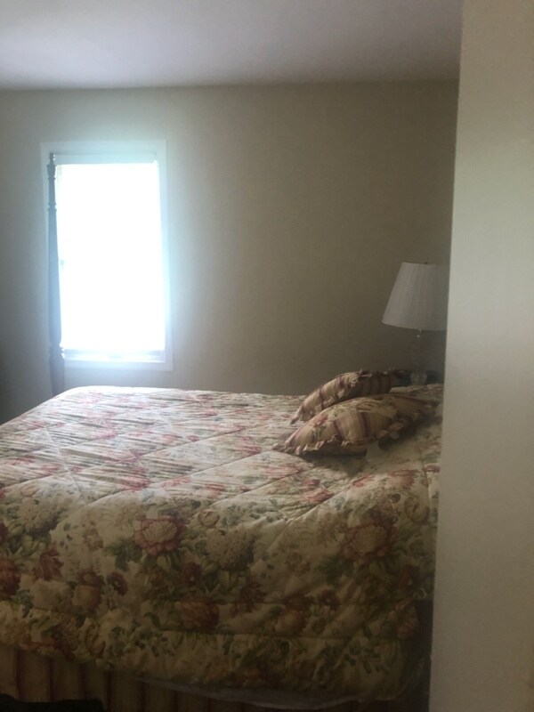 Building Photo - 470 Meadow Ln