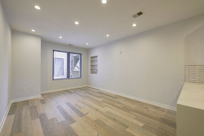 Building Photo - 721 Kennedy St NW