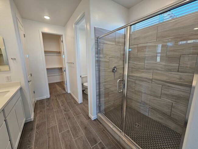 Building Photo - Stunning views