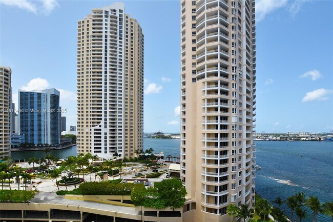 Building Photo - 540 Brickell Key Dr