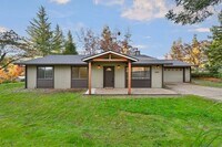 Building Photo - Charming 3-Bed Home in Gated Community with Updated Interiors & Private Yard!