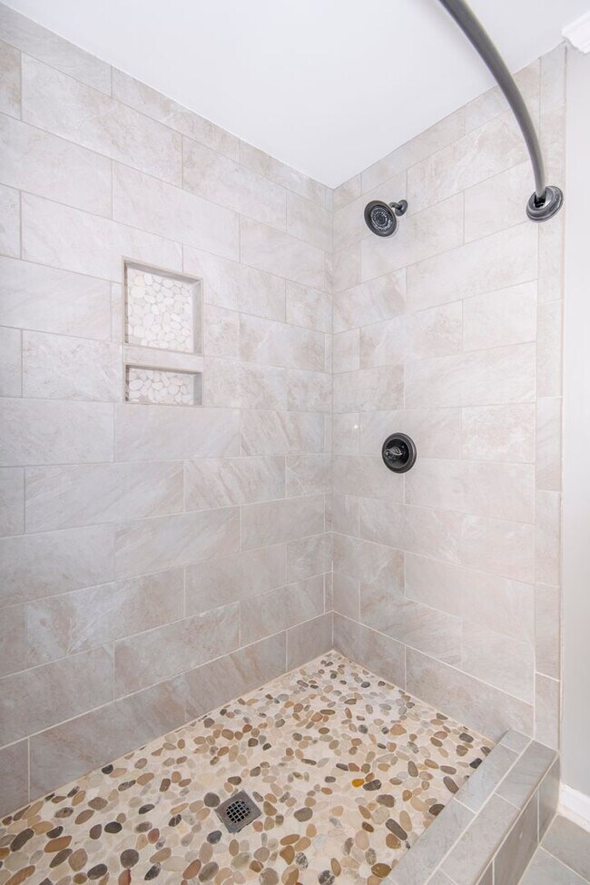 Building Photo - 3 Bedroom Ranch Style Home Just Minutes From Downtown Raleigh!