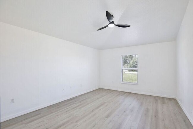 Building Photo - Stylish 3/2 + Office or Flex Space with Luxury Finishes & Spacious Open Layout
