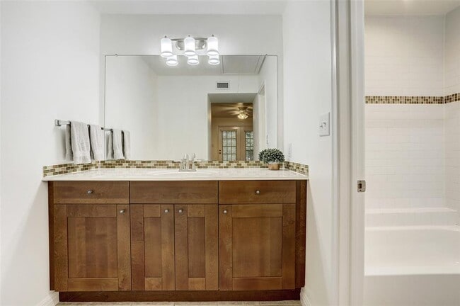 Building Photo - 7685 Northcross Dr