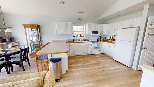 Building Photo - 123 Harbour View Dr