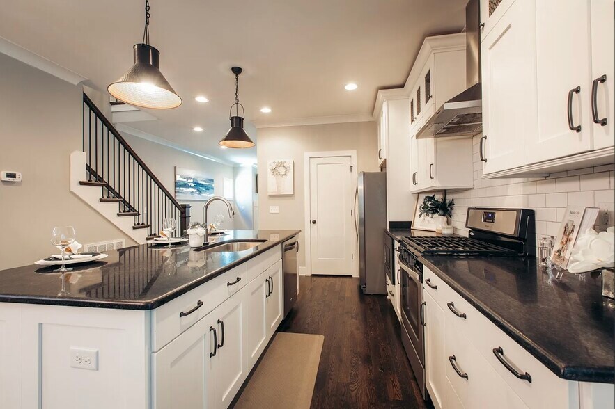 Building Photo - 2423 Elliott Ave