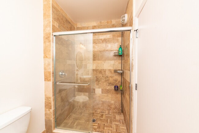 Building Photo - 2545 S Dearborn St