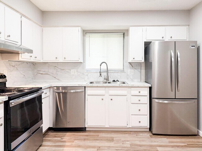 Building Photo - 1828 Bairsford Dr