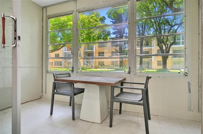 Building Photo - 100 Ashbury Rd