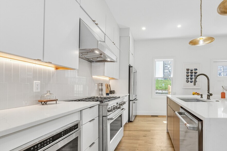 Building Photo - 142 Birch St