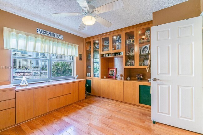 Building Photo - 121 Golden Isles Dr