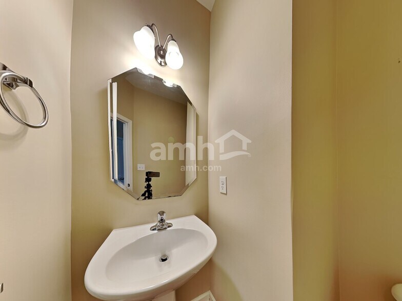 Building Photo - 10233 Broken Stone Ct