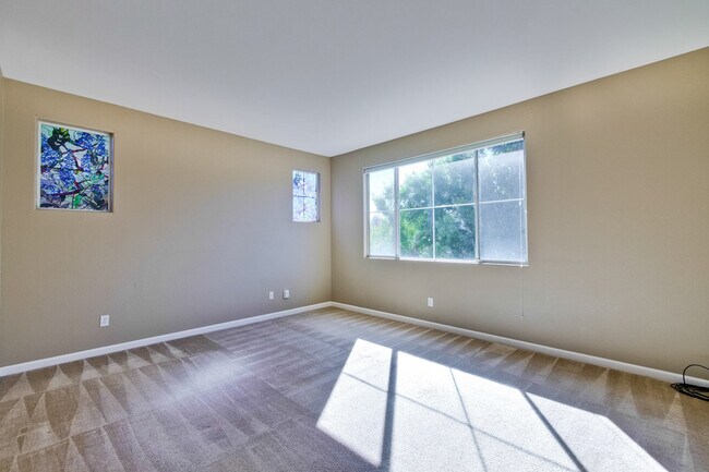 Building Photo - 443 Farrel Ct